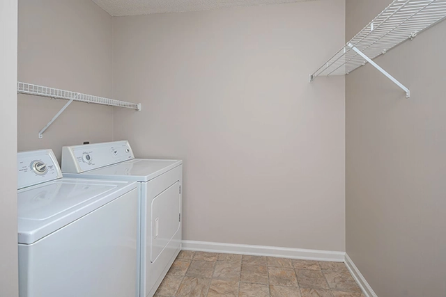 Whispering Hills Apartments interior features